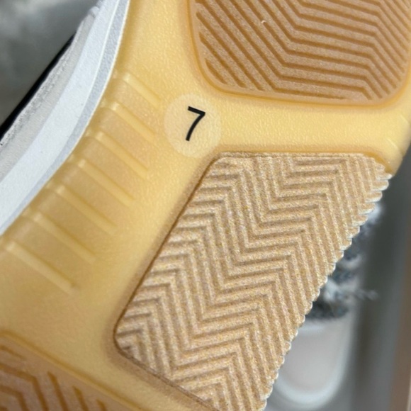 NEW BCBG Cream and Black Women's Sneakers 7 Brand new no box! - Picture 6 of 6